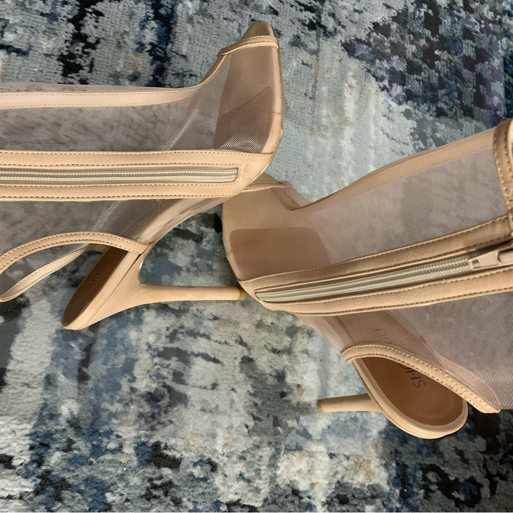 Shoes - Picture 2 of 9